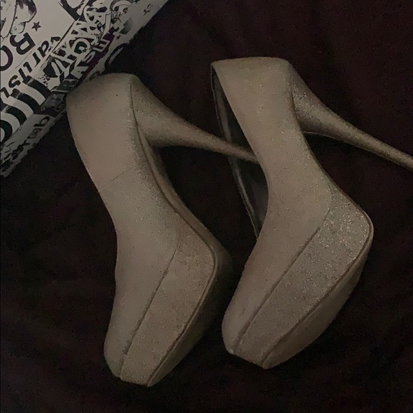 Shoes - Picture 2 of 2